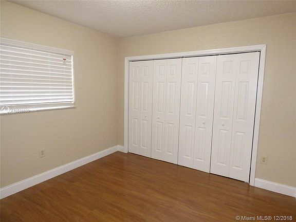 4th image of 422 NE 166th St #422