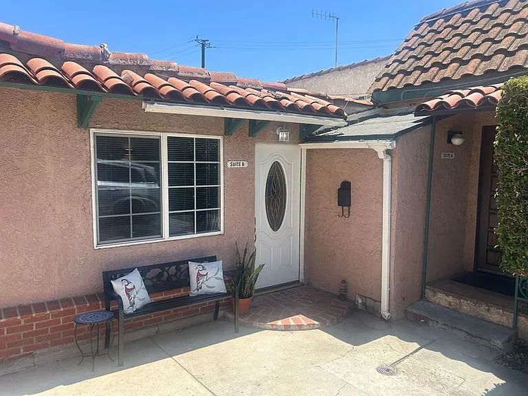 2823 Hyperion Ave #B — Photo 1
