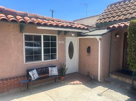 2823 Hyperion Ave, Los Angeles, CA