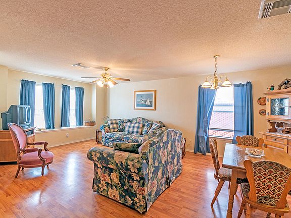 3rd image of 12513 Tierra Padre Ln