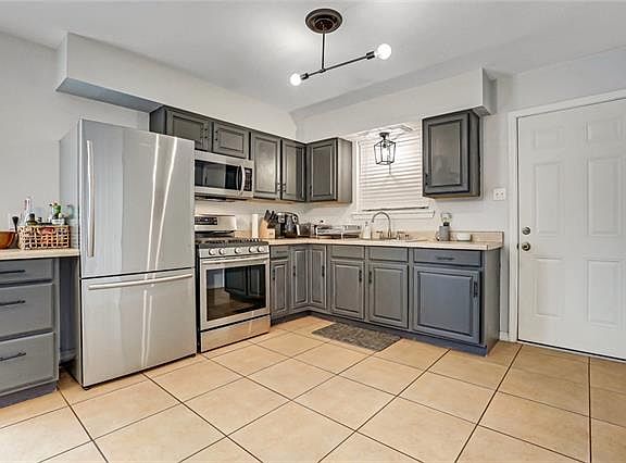 5th image of 2225 Riverland Dr