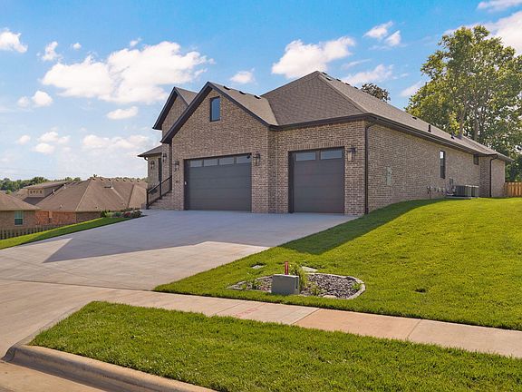 3rd image of 2011 N Silver Charm Avenue