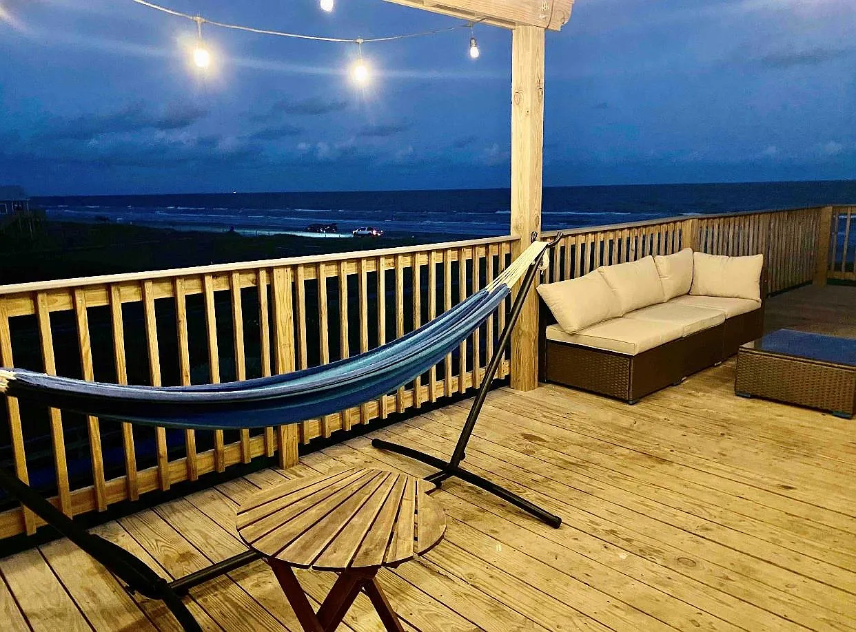 2 bed, 2.0 bath, 912 sqft, $3,500 — Photo 2