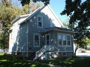 2305 S 83rd St, West Allis, WI 53219