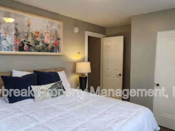 1258 10th St N, Fargo, ND