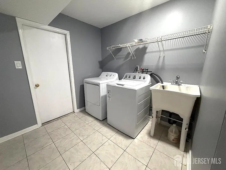 434 Plainfield Rd — Photo 28