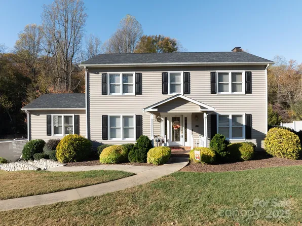 921 Plantation Dr, Lenoir, NC 28645