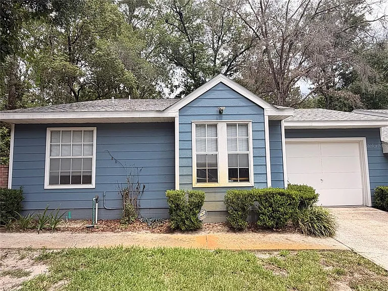 439 NW 50th Blvd — Photo 2