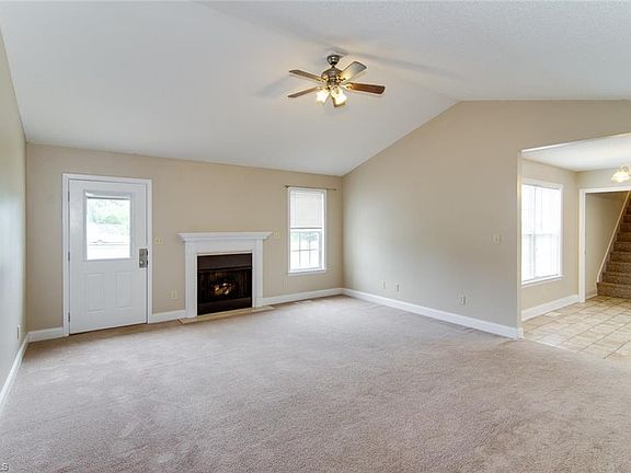4th image of 145 Columbia Dr