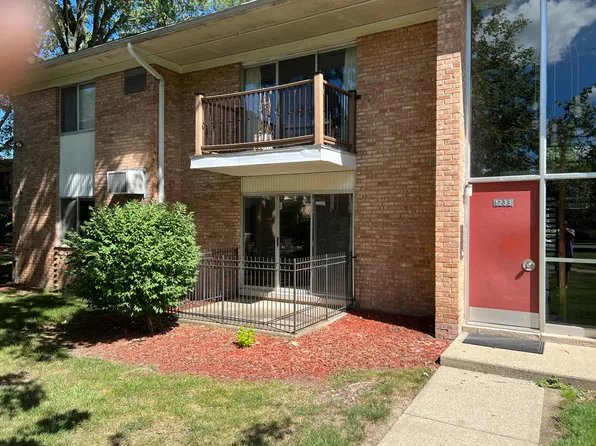 1233 Island Dr, Ann Arbor, MI