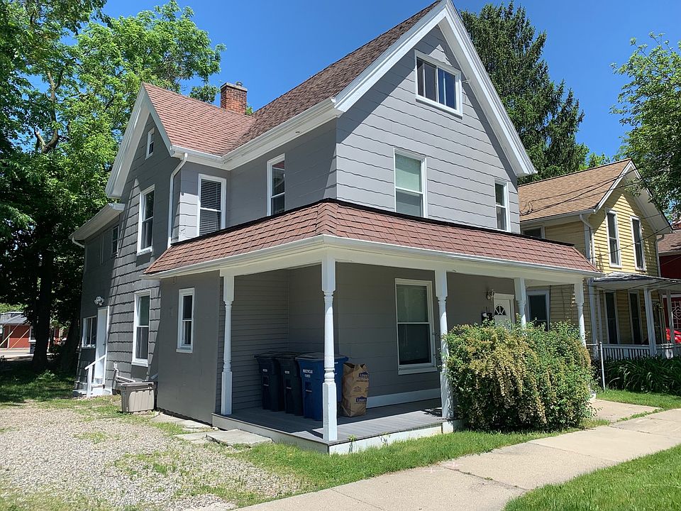 2nd image of 105 E Summit St