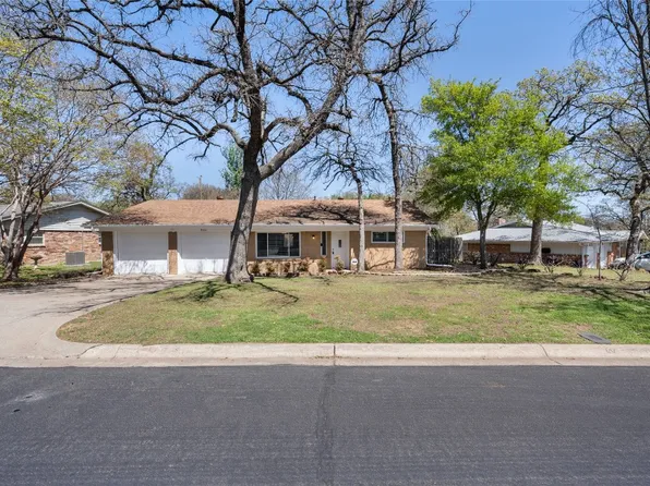904 Trailwood Dr, Hurst, TX 76053