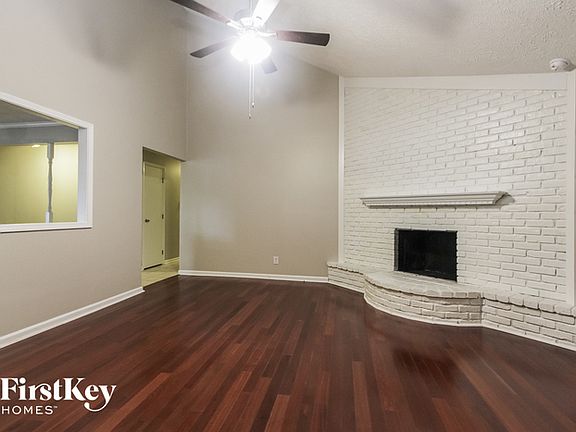 3rd image of 874 Sleepy Hollow Pl