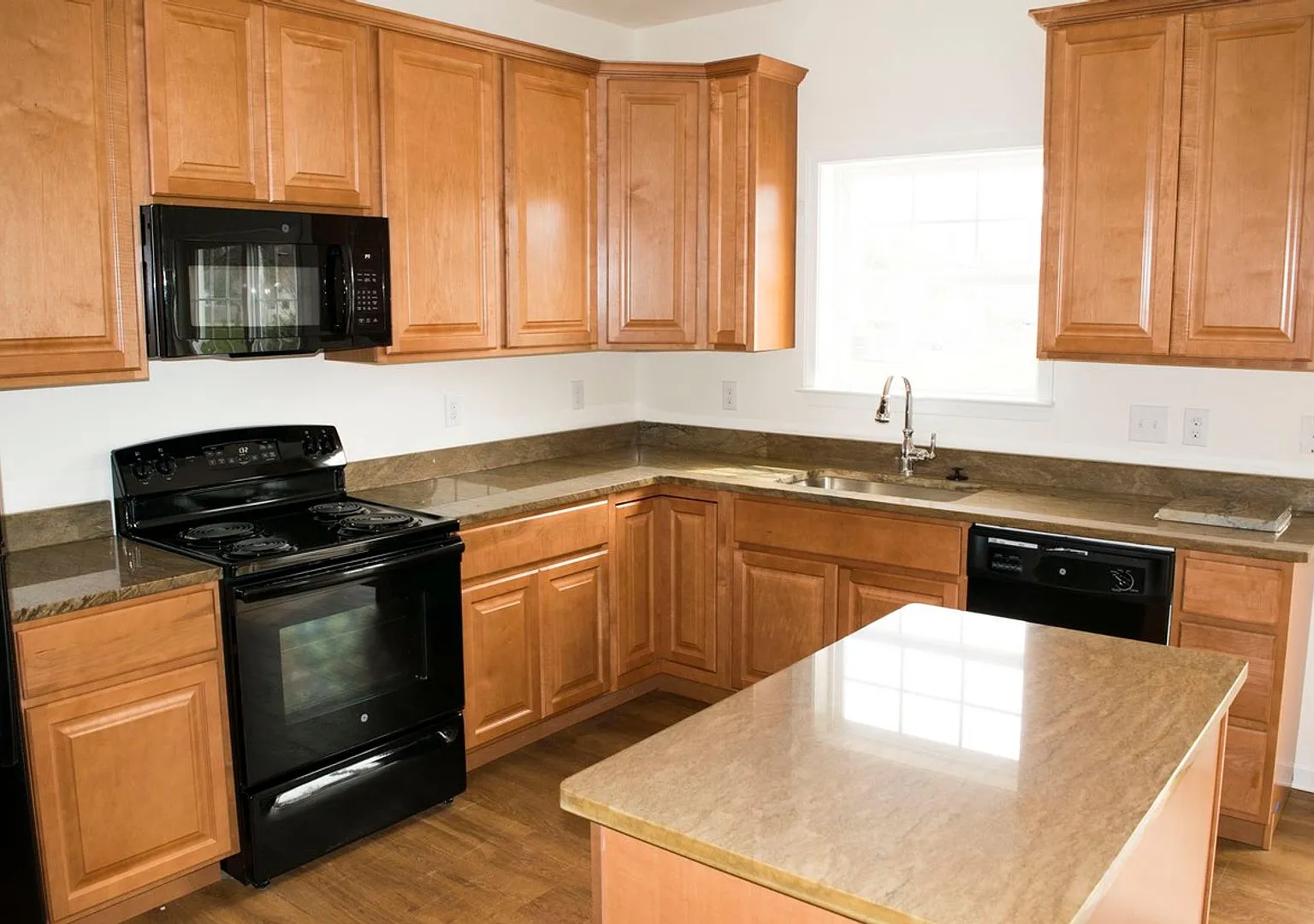 Spacious Rancher in Patriot Village — Photo 2