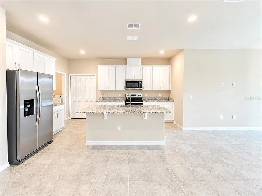 4 bed, 2.5 bath, 2256 sqft, $2,700 — Photo 4