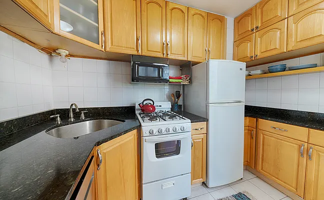 Sold by R New York | media 10