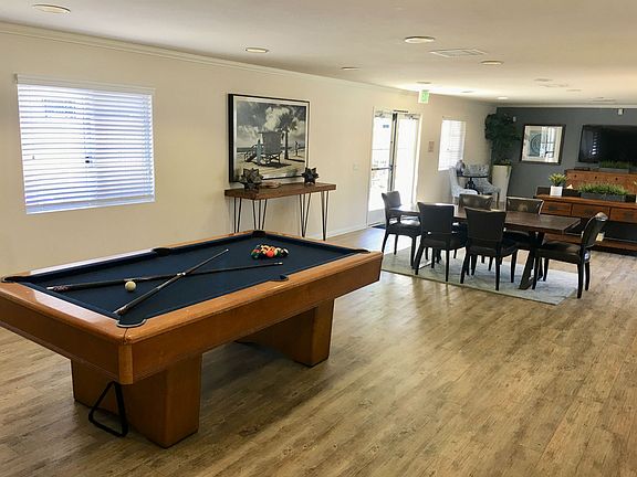 Resident Game Room & Lounge