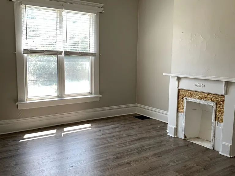 84 W Dodridge St — Photo 2