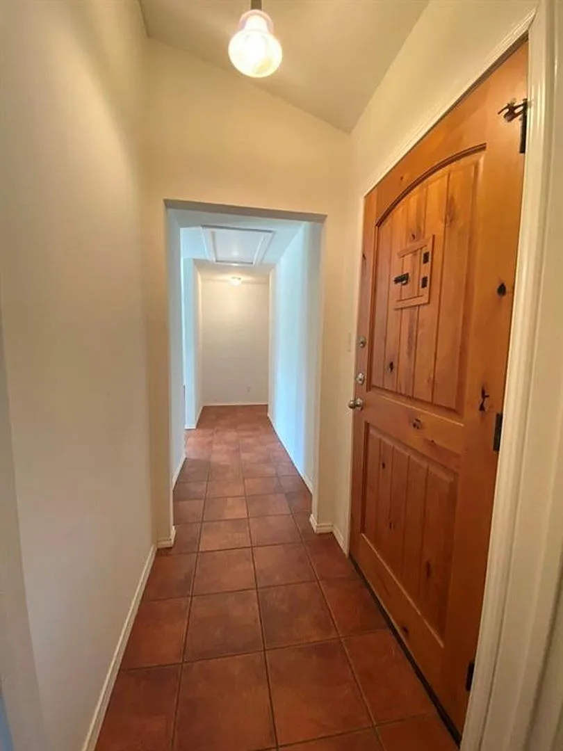 Main house 3/1 + updated 1 bd/full bath cottage! — Photo 3