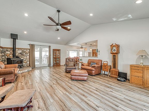 5th image of 44585 Spring Hill Rd