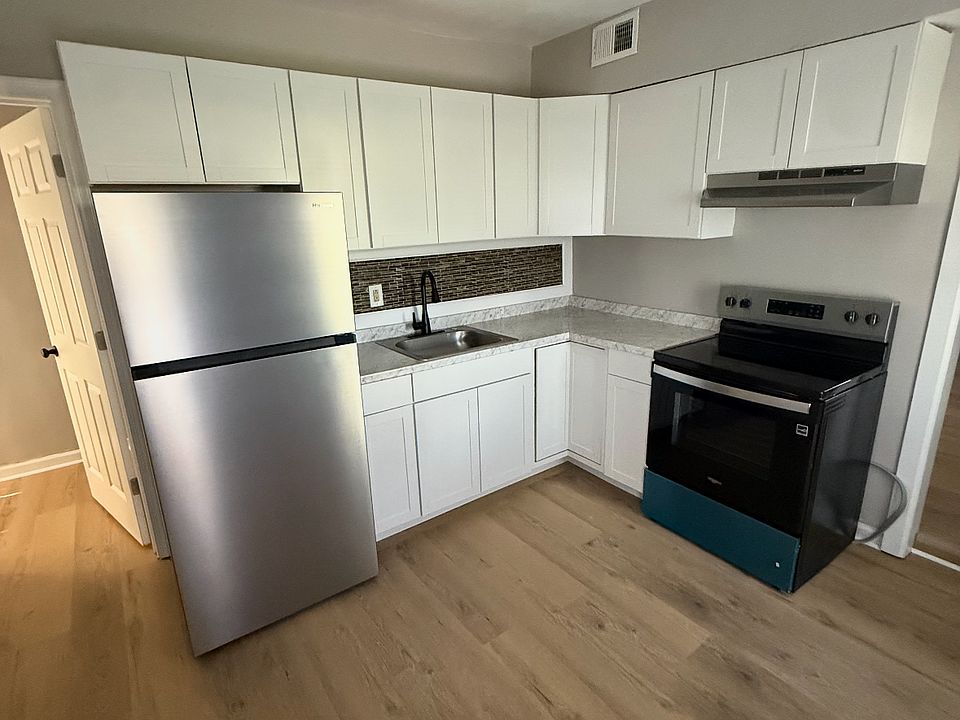 2nd image of 3704 Mariner Ave #1