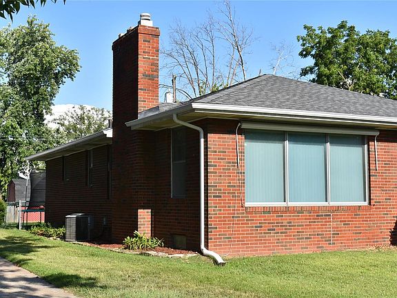 3rd image of 222 Bowman Ave