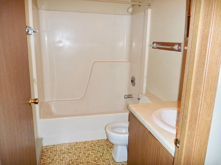 1122 Imperial Cir #5 — Photo 8
