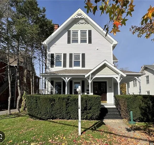 24 Hoyt St #A — Photo 2