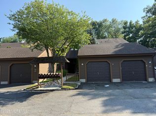 145 Maplewood Ct #145, Edison, NJ 08820