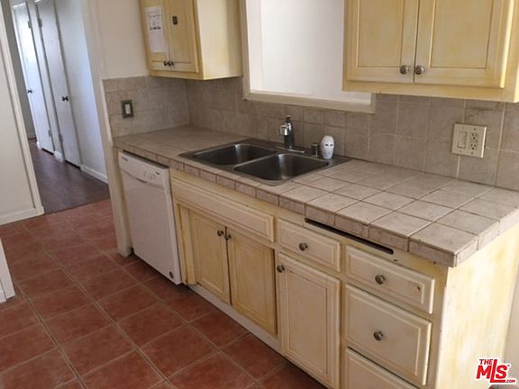5th image of 22824 Cohasset St