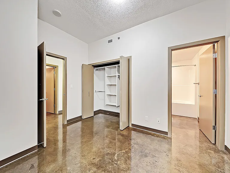 135 13th Ave SW #911 — Photo 13