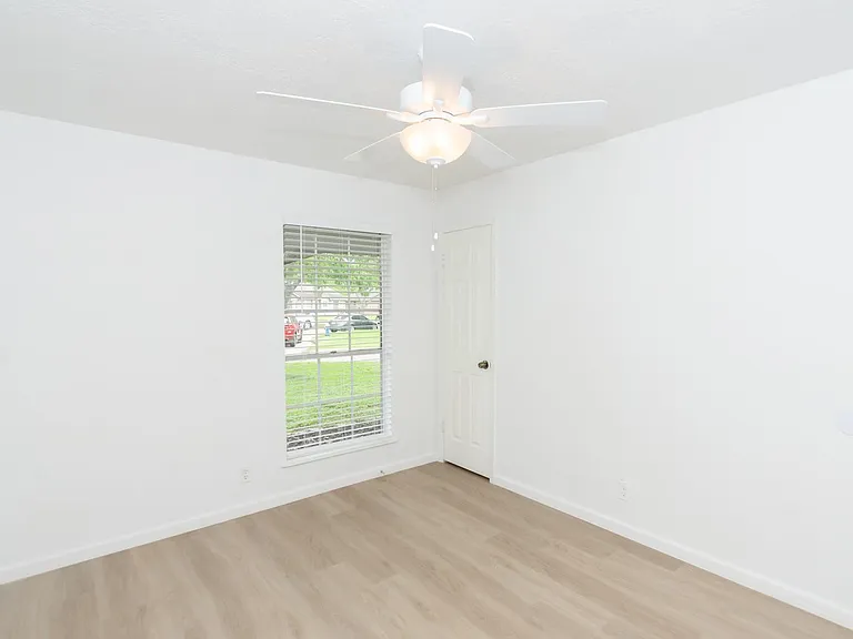 5704 Leggett Ln — Photo 20