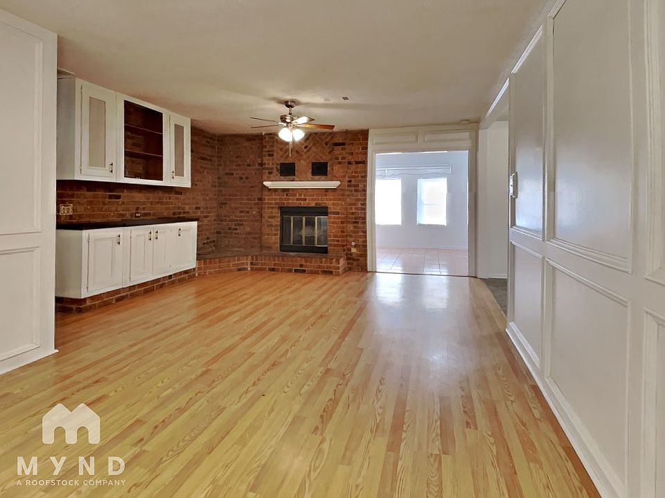 1st image of 1009 Stadium Dr