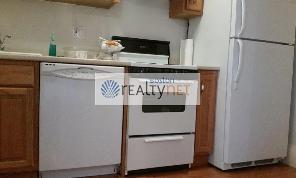 2nd image of 231 Commonwealth Ave APT 2F