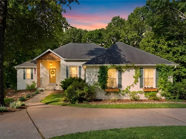 13246 Loganberry Ln, Bentonville, AR 72712