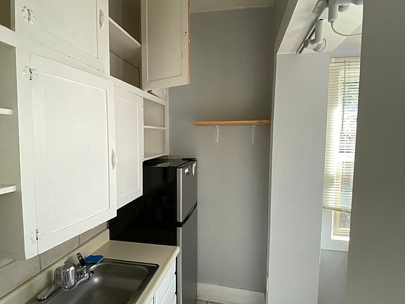 4th image of 139 S 1200 E APT 1