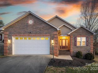 941 41st Avenue Dr NE, Hickory, NC 28601