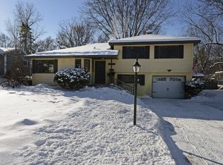 11415 Royzelle Ln, Minnetonka, MN 55305