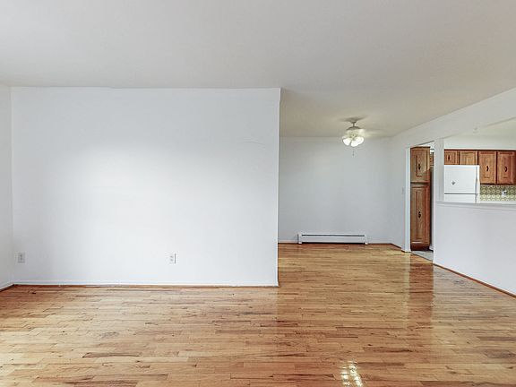 4th image of 16448 84th Ave Floor 3