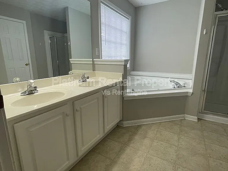 475 Ellesmere Way — Photo 22