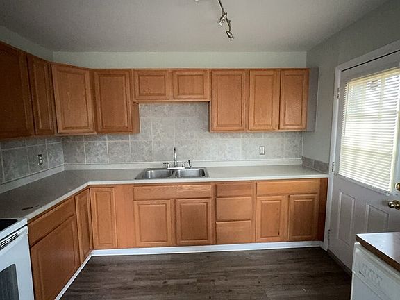 4th image of 130 Armstrong Dr