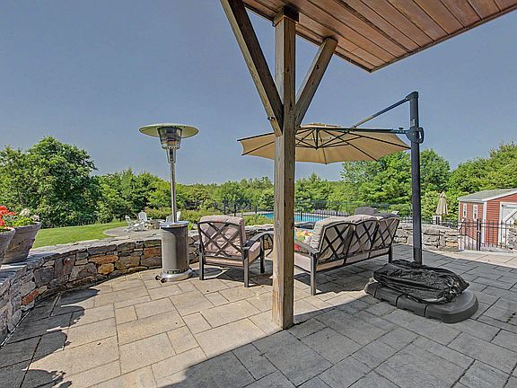 5th image of 156 Barstow Road
