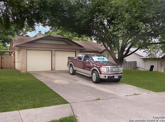 2nd image of 835 Fern Meadow Dr