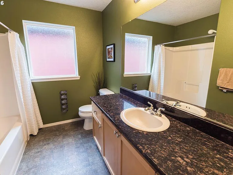 1060 SE Portlandia Ave — Photo 14