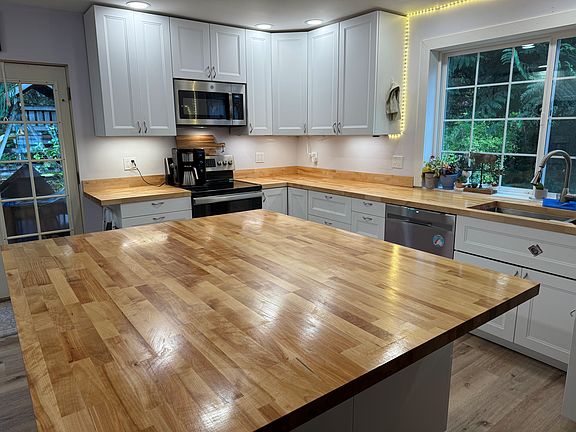 3rd image of 9225 149th St NW