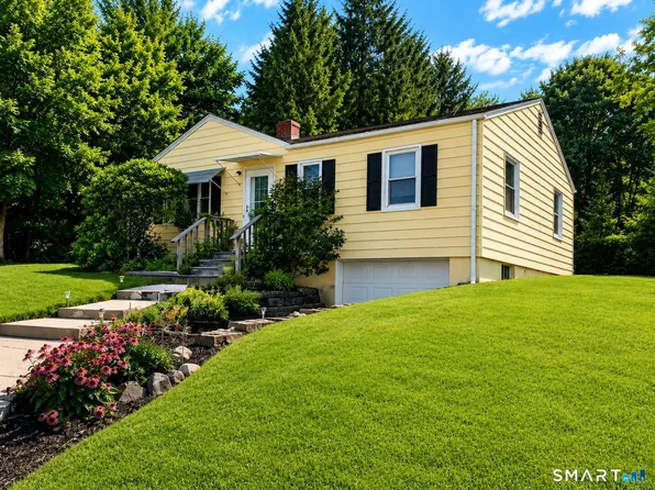 590 Vauxhall St Extension, Waterford, CT 06385