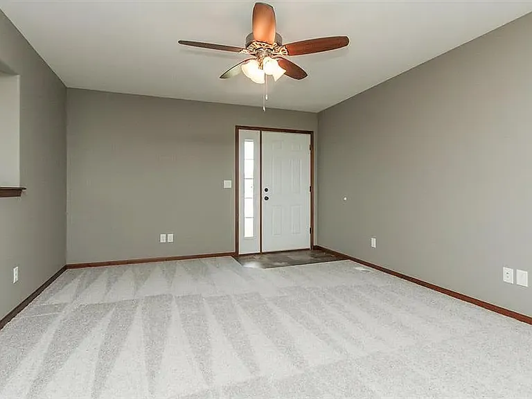 3703 English Glen Ave — Photo 15