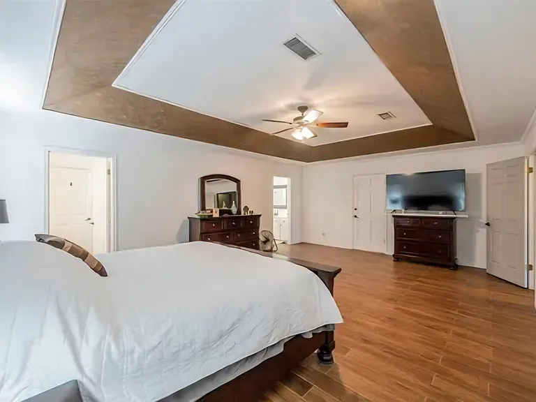 4009 Kniffen Dr — Photo 8