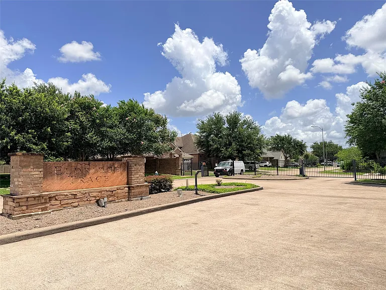 8131 Golden Trace Ct — Photo 4