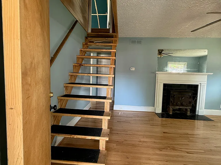 324 E Peterson Dr — Photo 9